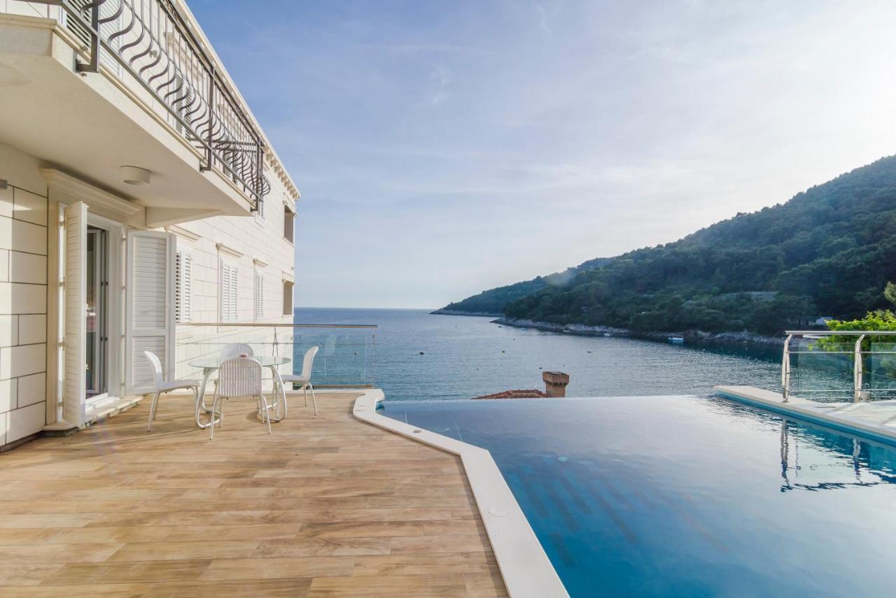Pine Tree Boutique Apartments Saplunara Exterior photo