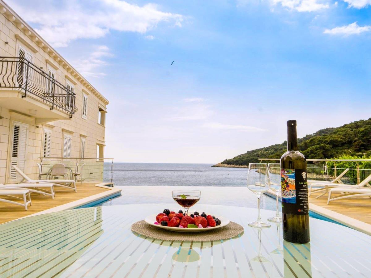 Pine Tree Boutique Apartments Saplunara Exterior photo