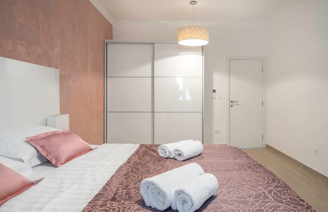 Pine Tree Boutique Apartments Saplunara Exterior photo