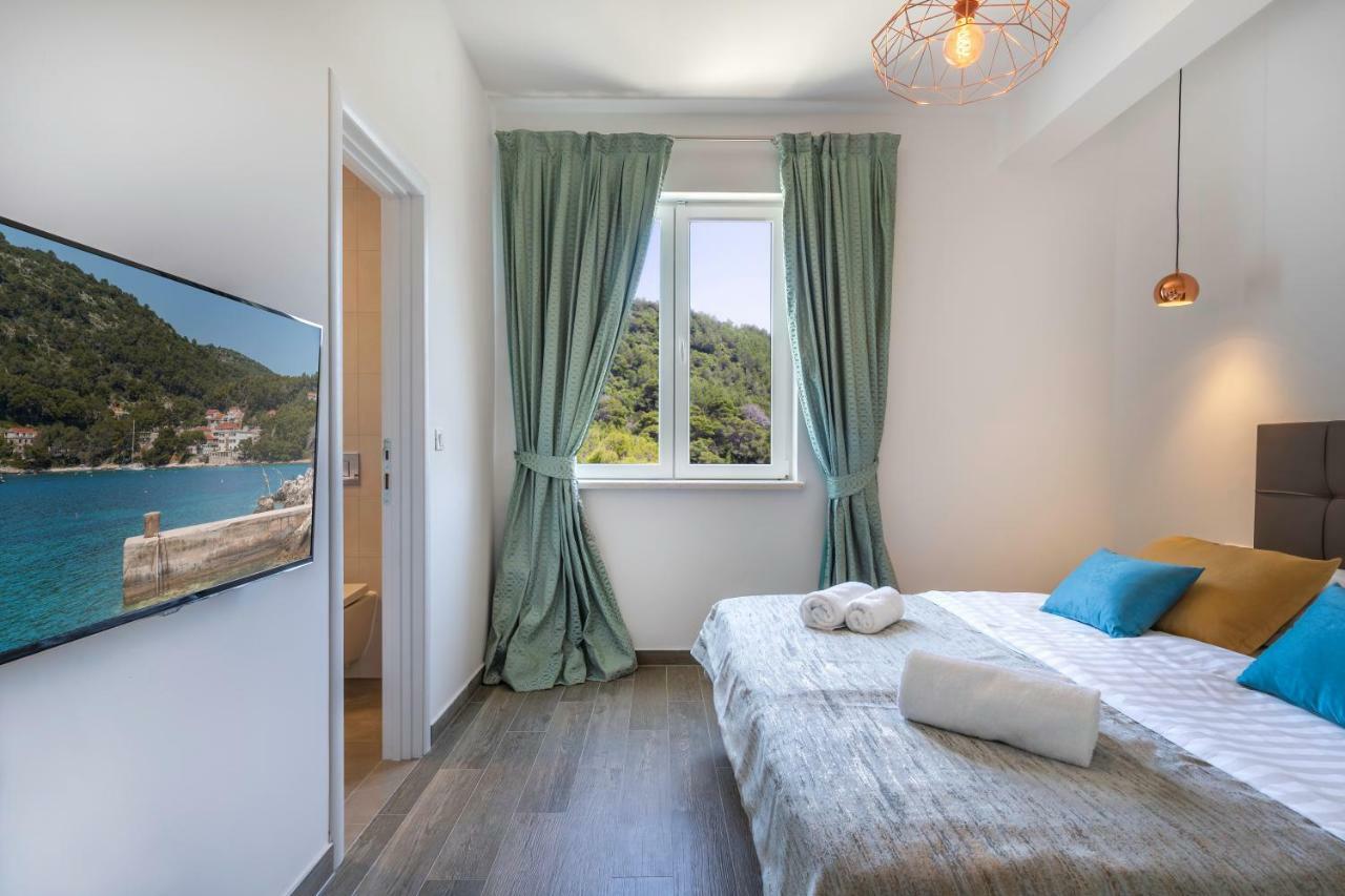 Pine Tree Boutique Apartments Saplunara Exterior photo