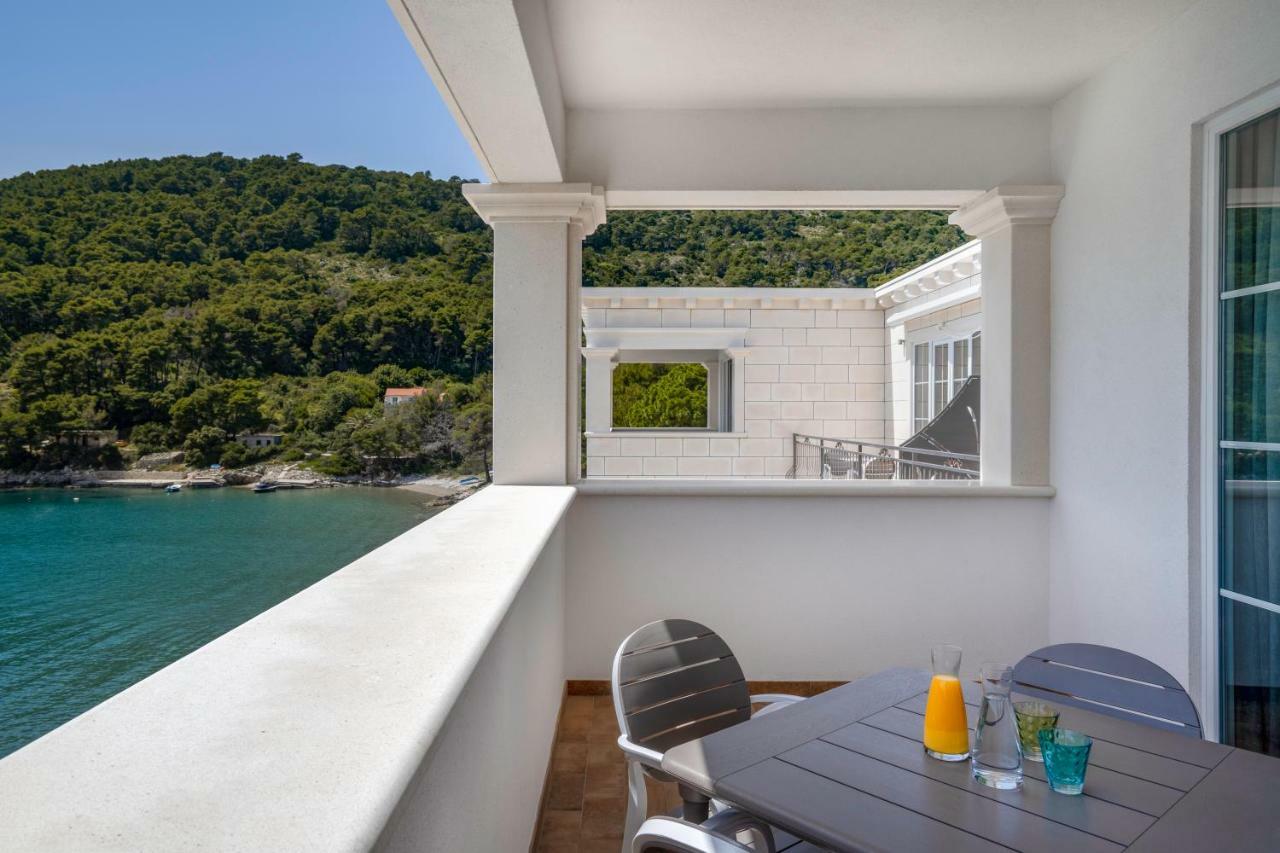 Pine Tree Boutique Apartments Saplunara Exterior photo