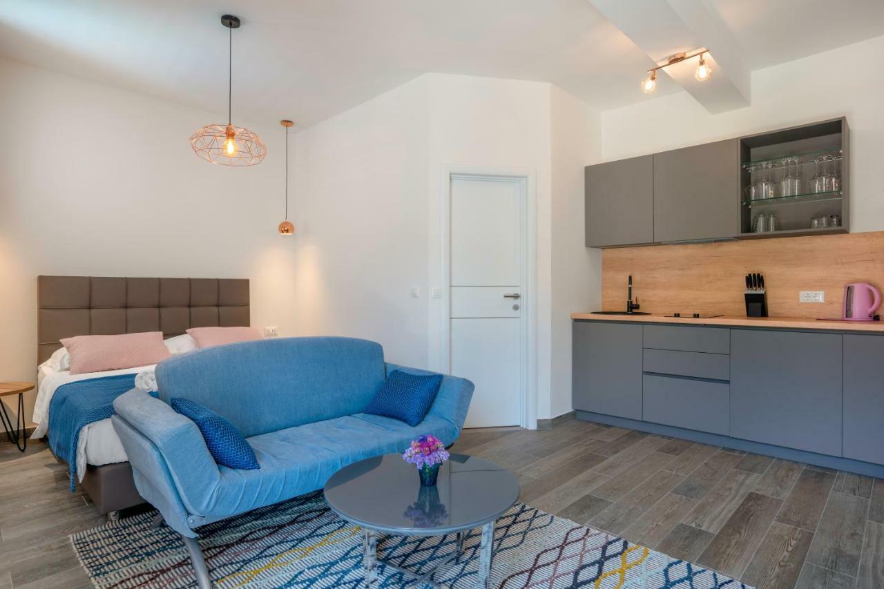 Pine Tree Boutique Apartments Saplunara Exterior photo